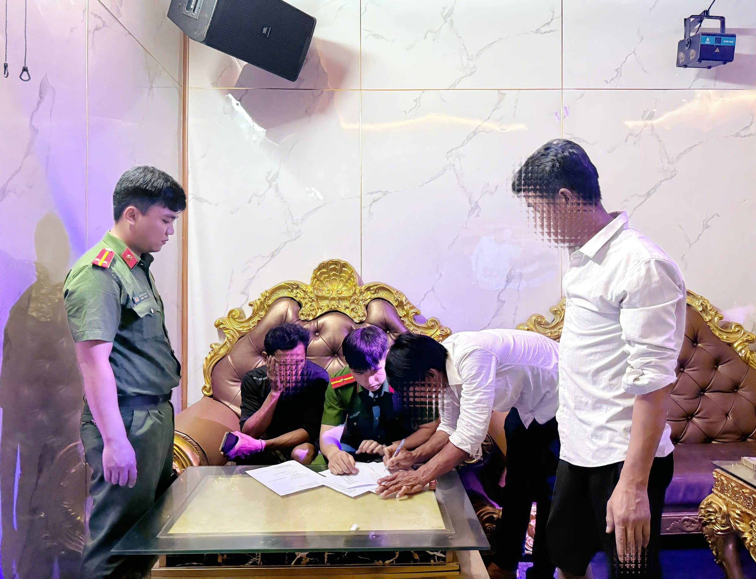 anh tin bai